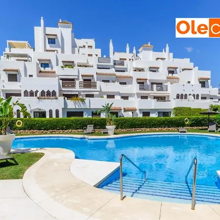 La Resina Golf - Terraza, Piscina Y Padel Estepona